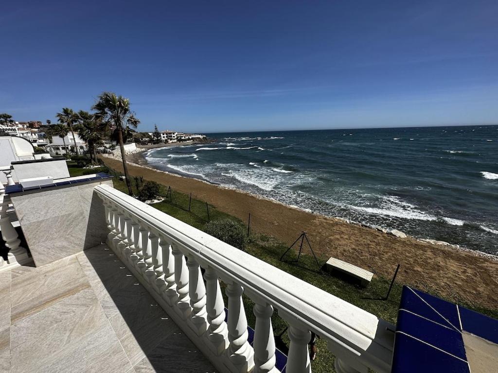 Beachfront Apartment With Pleasant Views Of The Sea And The Historic Lighthouse. La Cala De Mijas Exterior photo