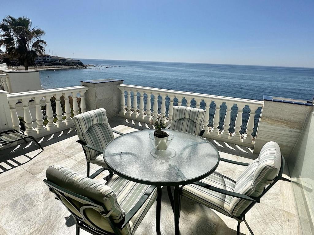 Beachfront Apartment With Pleasant Views Of The Sea And The Historic Lighthouse. La Cala De Mijas Exterior photo