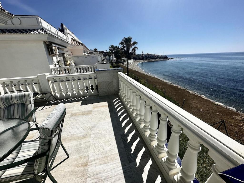 Beachfront Apartment With Pleasant Views Of The Sea And The Historic Lighthouse. La Cala De Mijas Exterior photo